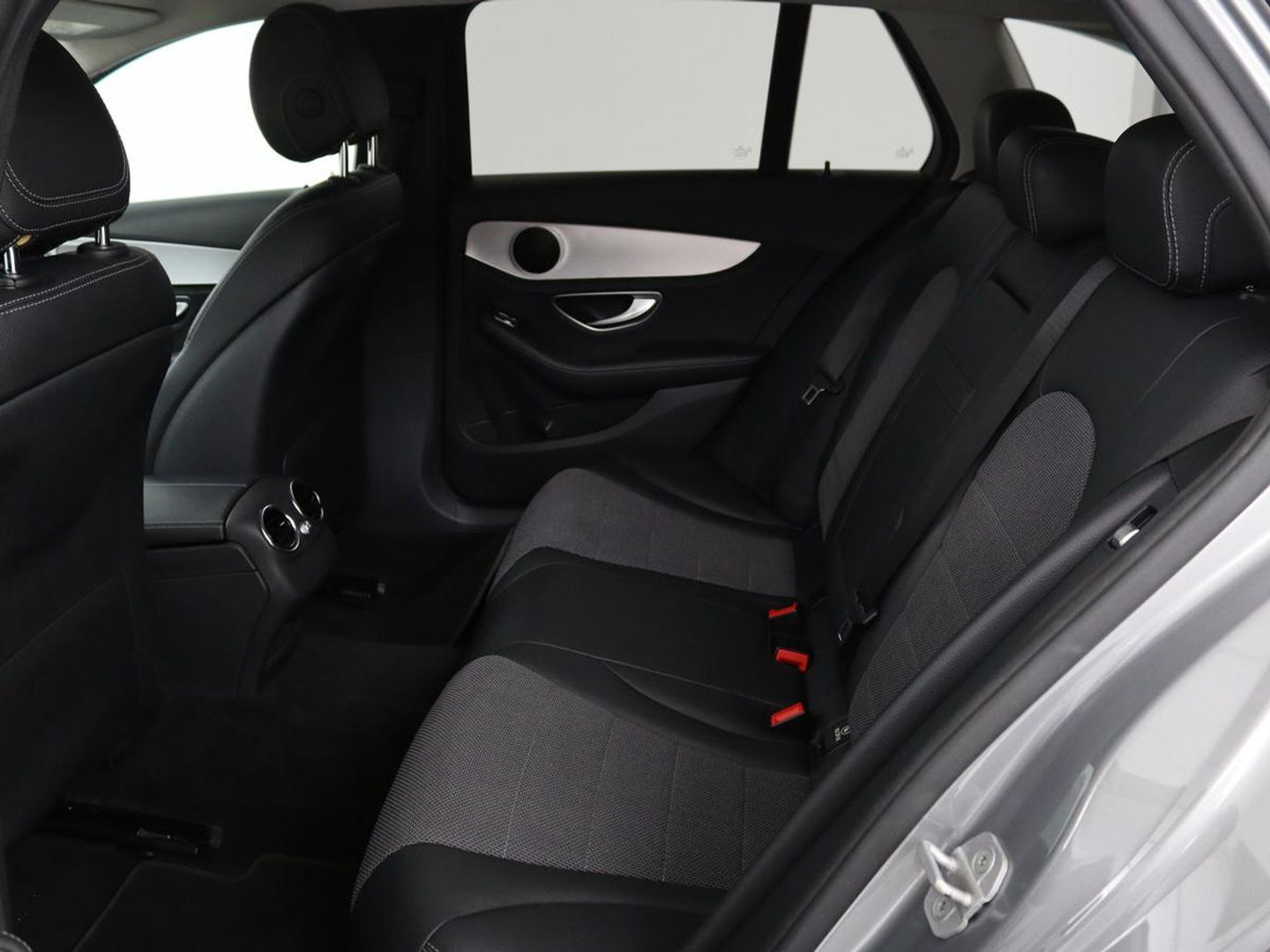 Mercedes-Benz C-Klasse 180 Avantgarde | Stoelverwarming | Trekhaak | Navigatie | Full LED | Park Assist | Climate control | Half leder | Cruise control | Bluetooth