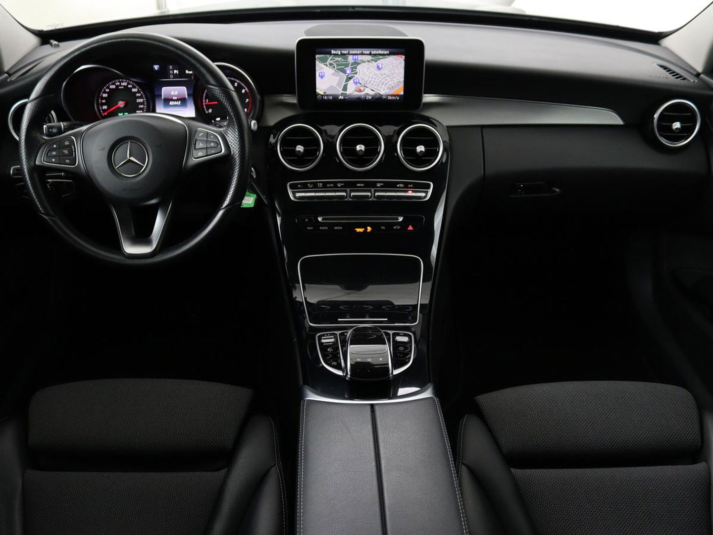 Mercedes-Benz C-Klasse 180 Avantgarde | Stoelverwarming | Trekhaak | Navigatie | Full LED | Park Assist | Climate control | Half leder | Cruise control | Bluetooth