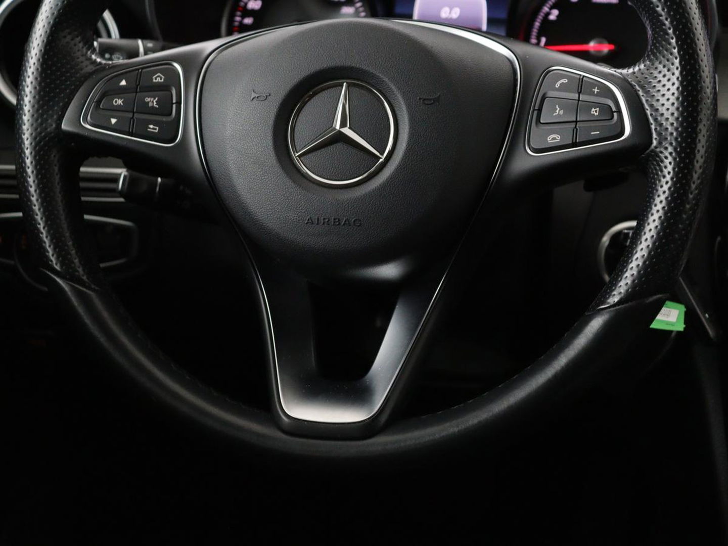 Mercedes-Benz C-Klasse 180 Avantgarde | Stoelverwarming | Trekhaak | Navigatie | Full LED | Park Assist | Climate control | Half leder | Cruise control | Bluetooth