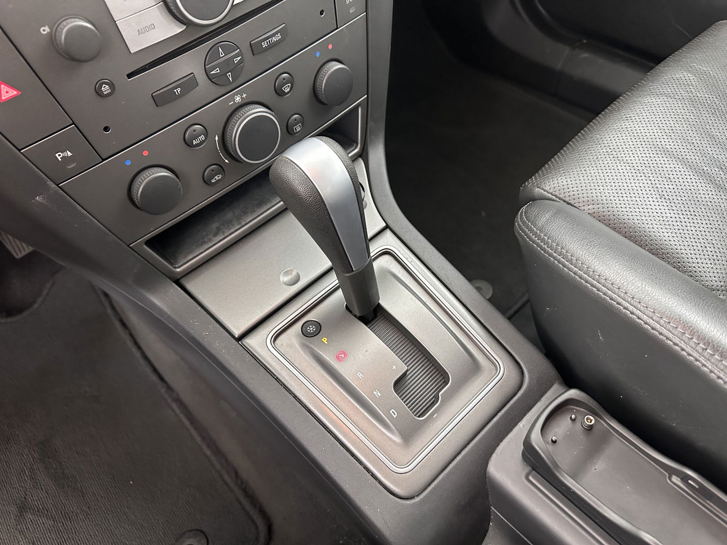 Opel Vectra GTS 3.0 V6 CDTi Executive Aut. *FULL-LEATHER | XENON | NAVI-FULLMAP | MEMORY-PACK | SPORT-SEATS | HEATED-SEATS | TOWBAR | 17''ALU *