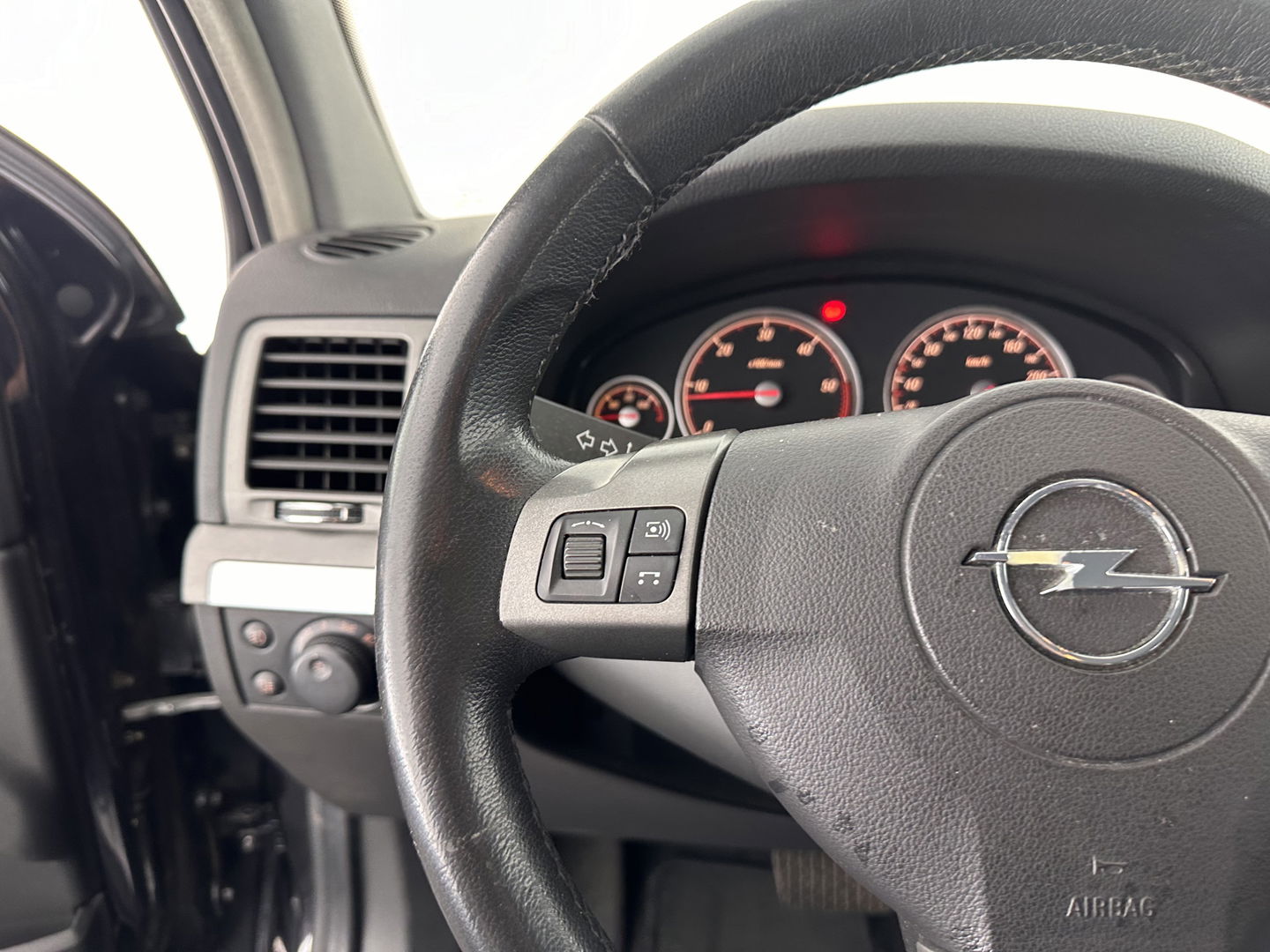 Opel Vectra GTS 3.0 V6 CDTi Executive Aut. *FULL-LEATHER | XENON | NAVI-FULLMAP | MEMORY-PACK | SPORT-SEATS | HEATED-SEATS | TOWBAR | 17''ALU *