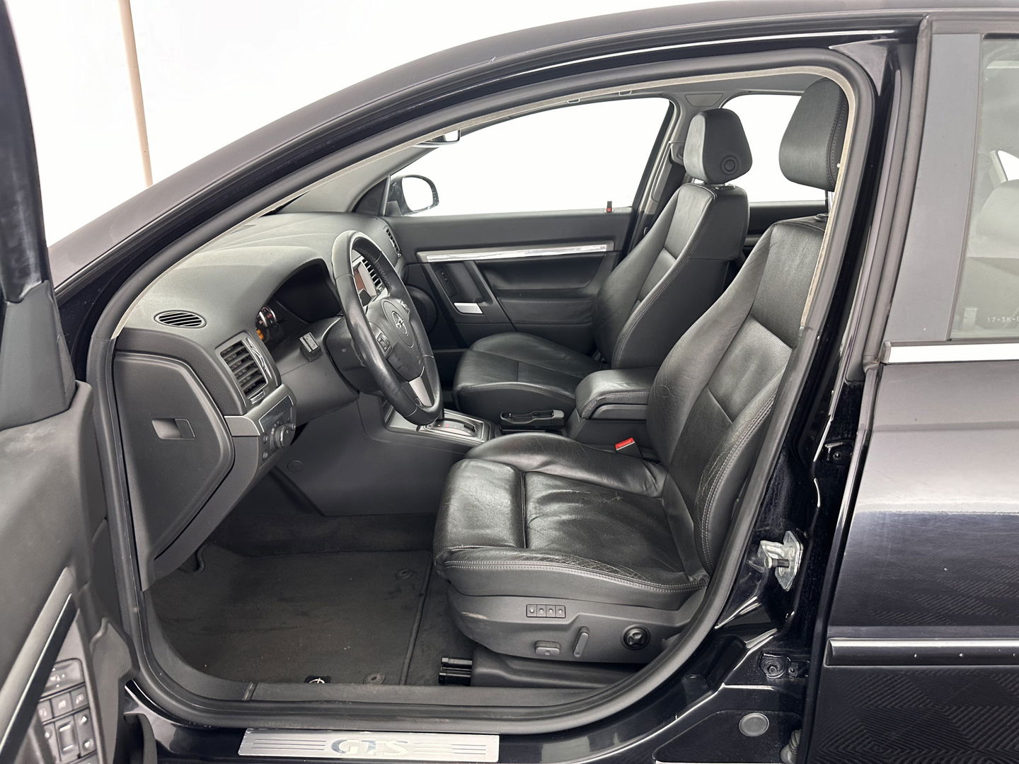 Opel Vectra GTS 3.0 V6 CDTi Executive Aut. *FULL-LEATHER | XENON | NAVI-FULLMAP | MEMORY-PACK | SPORT-SEATS | HEATED-SEATS | TOWBAR | 17''ALU *