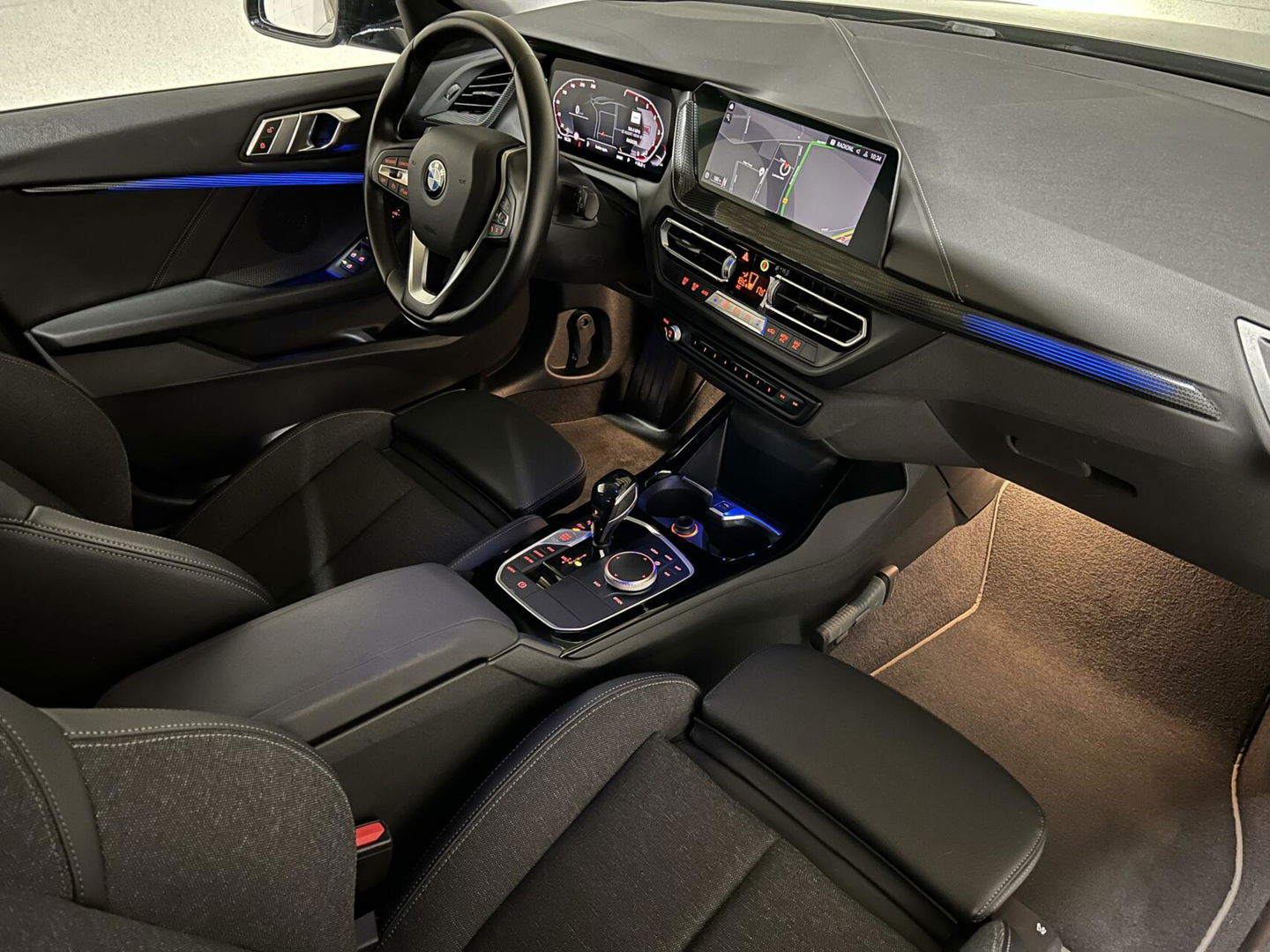 BMW 1 Serie 118i Sport Navi Cruise CarPlay Sfeerver Trek NAP