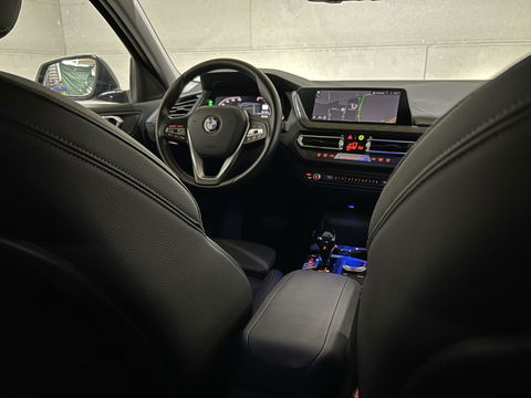 BMW 1 Serie 118i Sport Navi Cruise CarPlay Sfeerver Trek NAP