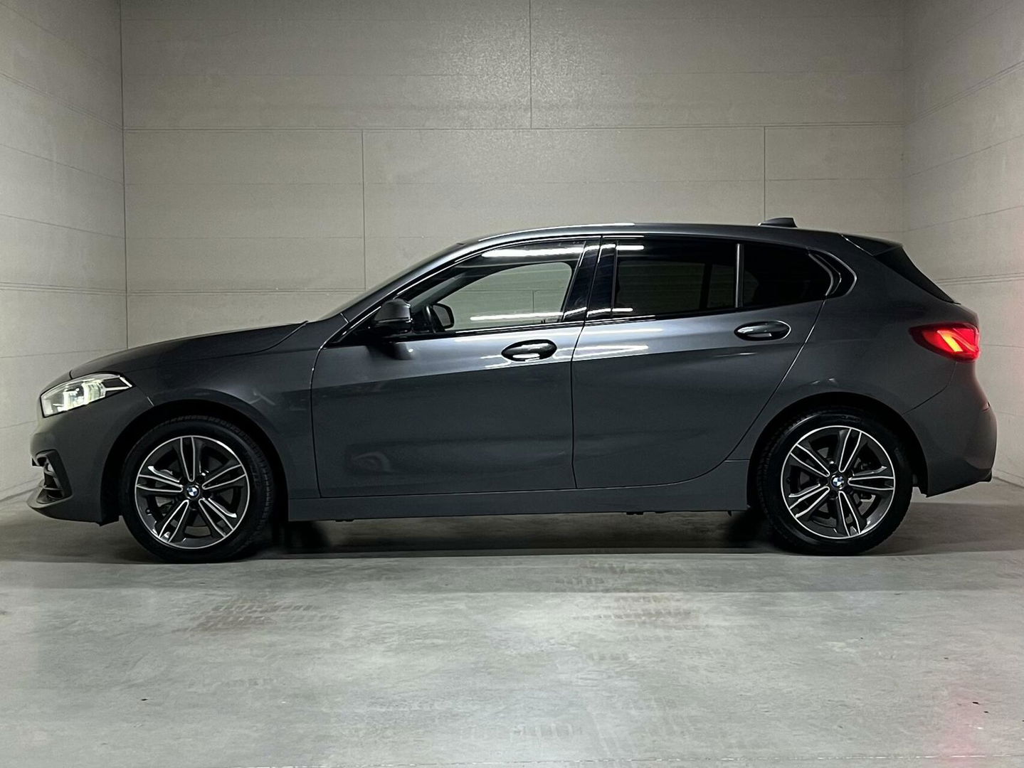 BMW 1 Serie 118i Sport Navi Cruise CarPlay Sfeerver Trek NAP