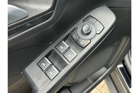 Ford Kuga 2.5 PHEV 225PK ST-LINE X AUTOMAAT NAVI PDC-CAMERA.