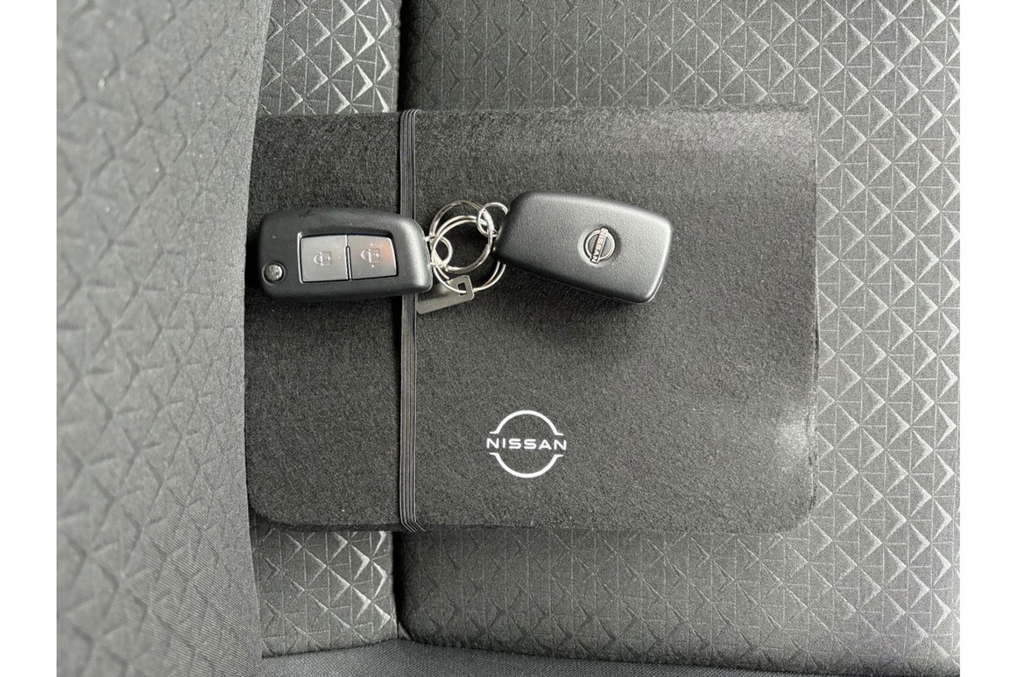 Nissan Juke 1.0 DIG-T AUTOMAAT ACENTA AIRCO NAVI PDC-CAMERA.