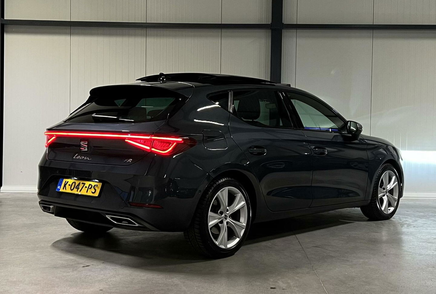 SEAT Leon 1.5 eTSI FR 150PK Pano Virtual Sfeer Trekhaak VOL!