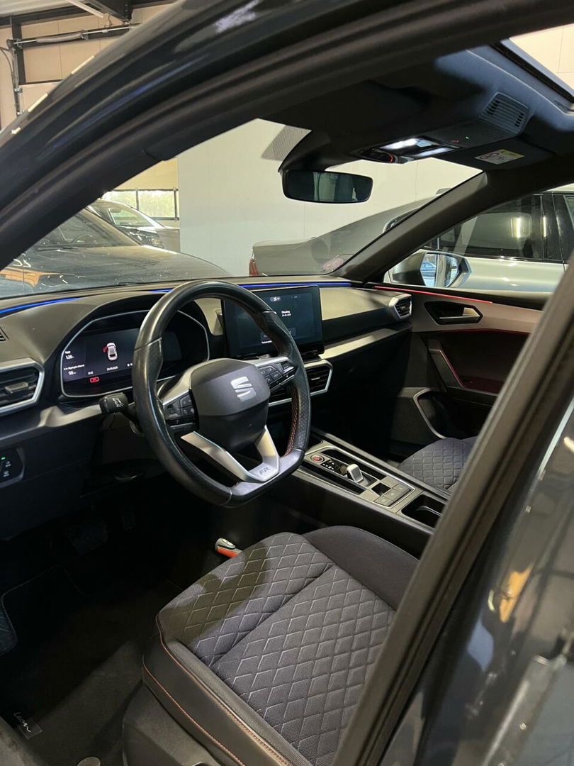 SEAT Leon 1.5 eTSI FR 150PK Pano Virtual Sfeer Trekhaak VOL!