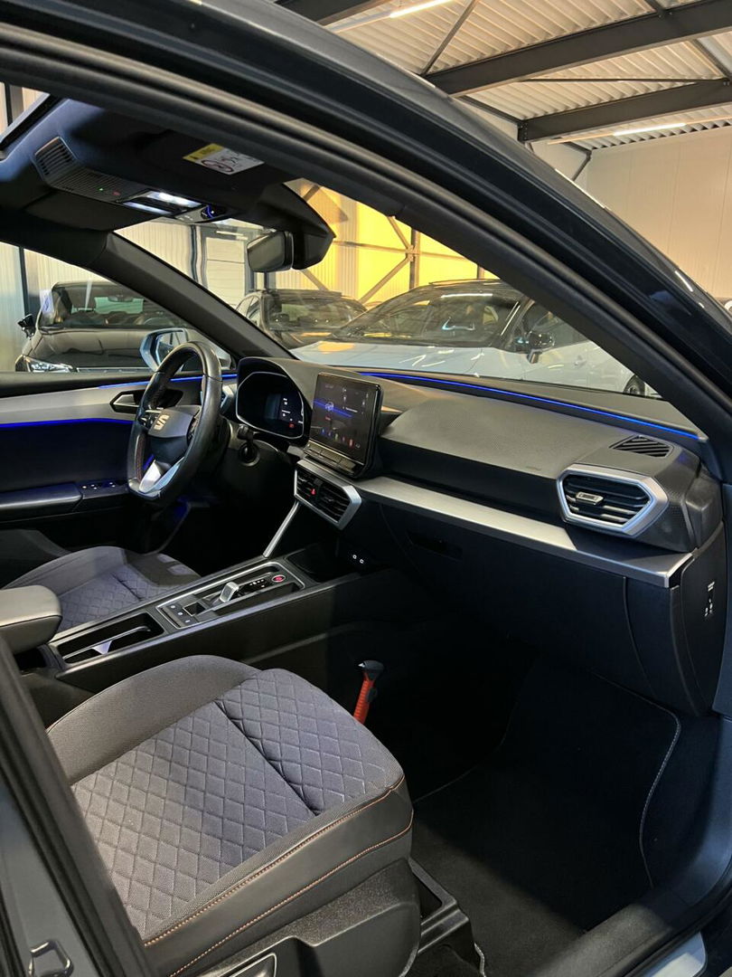 SEAT Leon 1.5 eTSI FR 150PK Pano Virtual Sfeer Trekhaak VOL!