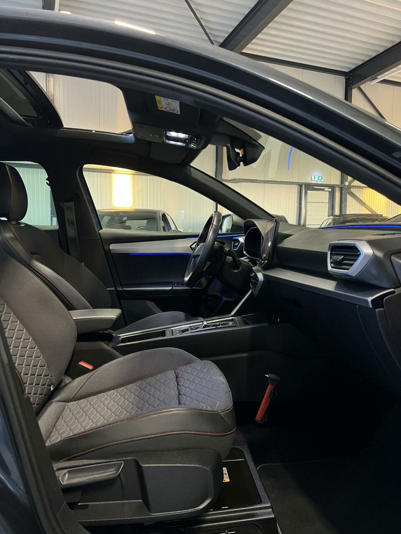 SEAT Leon 1.5 eTSI FR 150PK Pano Virtual Sfeer Trekhaak VOL!
