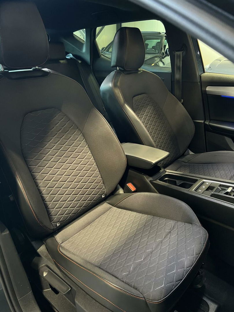 SEAT Leon 1.5 eTSI FR 150PK Pano Virtual Sfeer Trekhaak VOL!