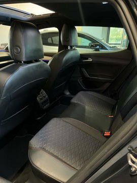 SEAT Leon 1.5 eTSI FR 150PK Pano Virtual Sfeer Trekhaak VOL!