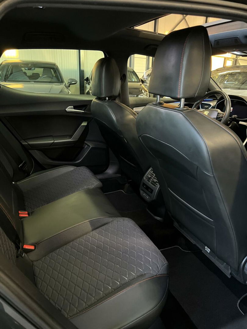 SEAT Leon 1.5 eTSI FR 150PK Pano Virtual Sfeer Trekhaak VOL!
