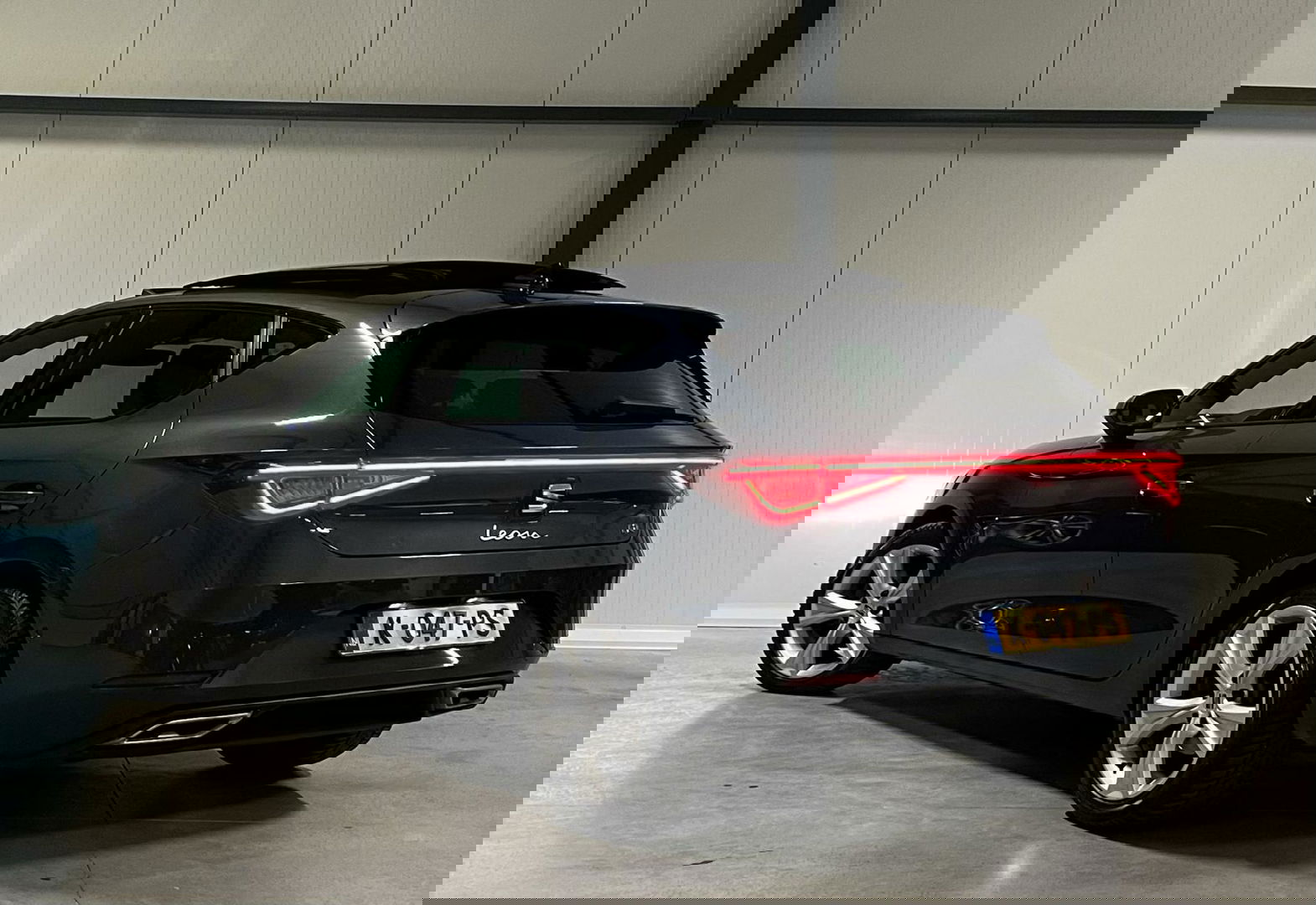 SEAT Leon 1.5 eTSI FR 150PK Pano Virtual Sfeer Trekhaak VOL!