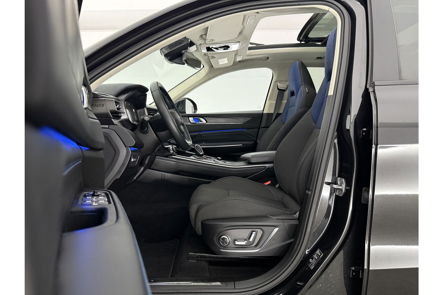 Lynk Co 01 1.5 | BLACK PACK | Hybride 262PK Pano Sfeerverl. Clima 360Camera Carplay LED Memory Virtual Adaptive-Cruise Navi 20"LMV