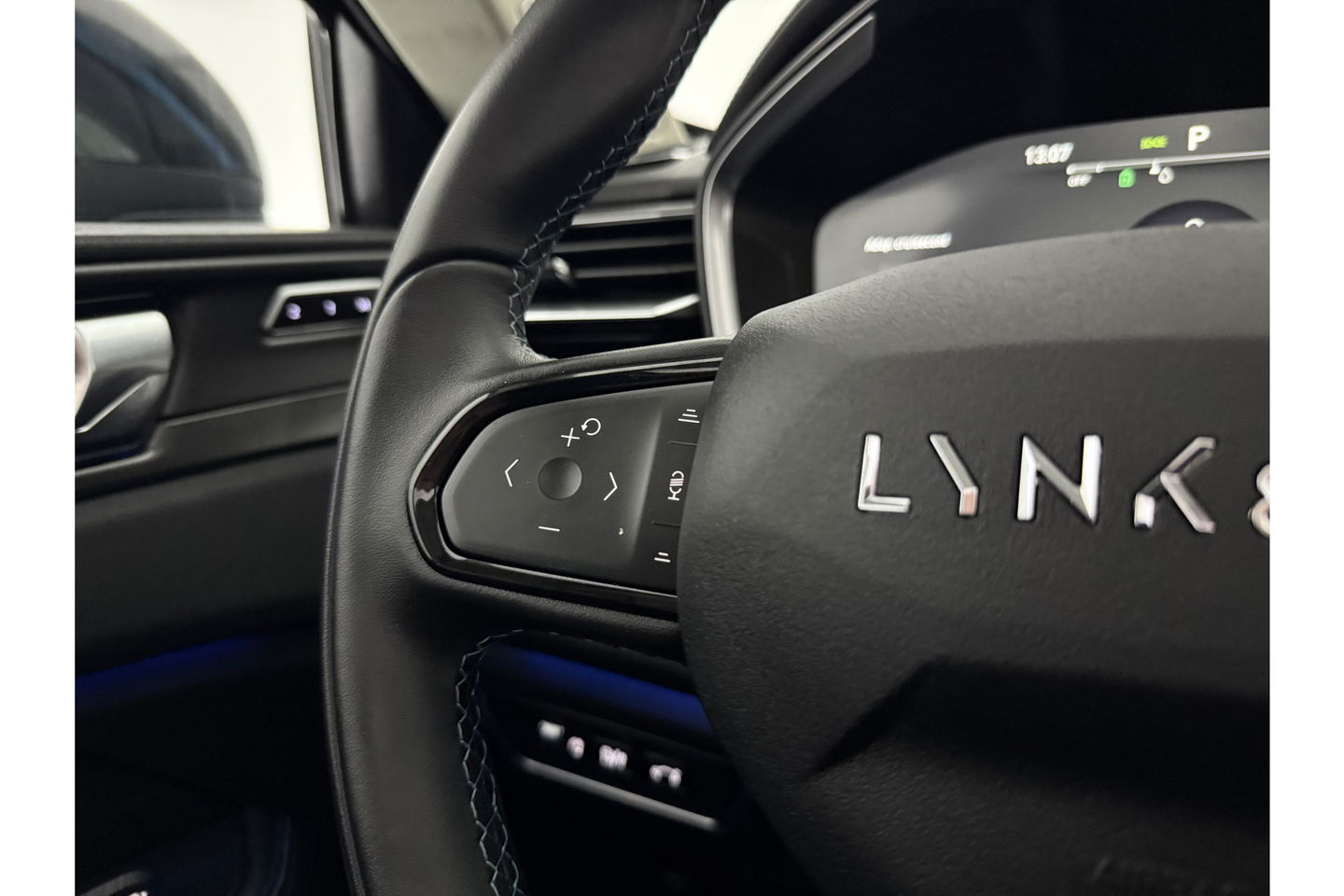 Lynk Co 01 1.5 | BLACK PACK | Hybride 262PK Pano Sfeerverl. Clima 360Camera Carplay LED Memory Virtual Adaptive-Cruise Navi 20"LMV