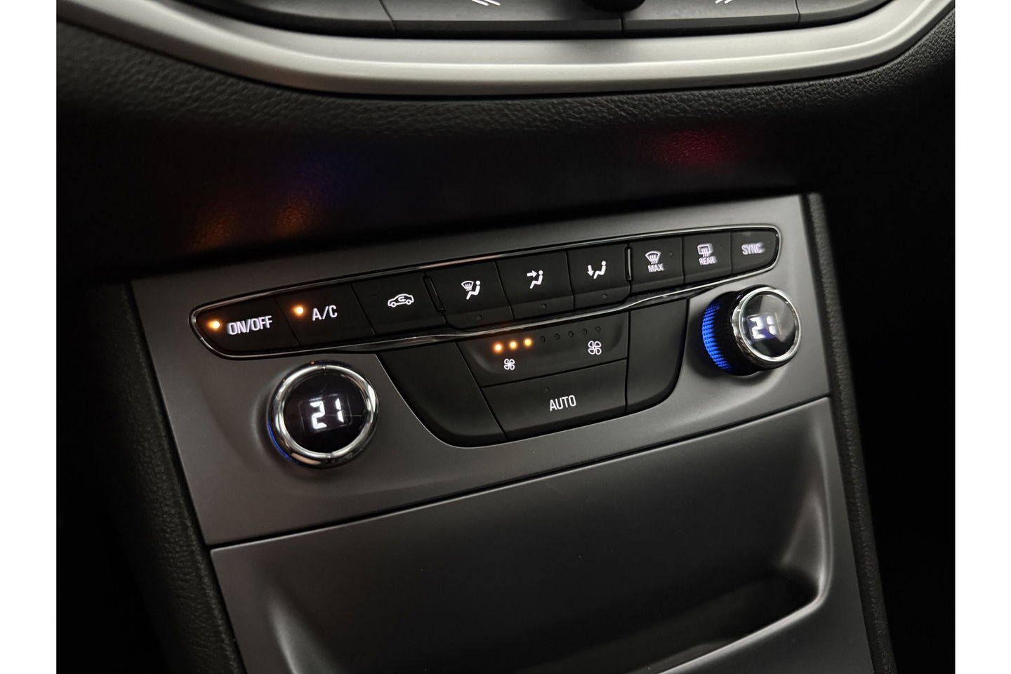 Opel Astra 1.0 Online Edition Clima Carplay Cruise LED Trekhaak Navi PDC 16''LMV