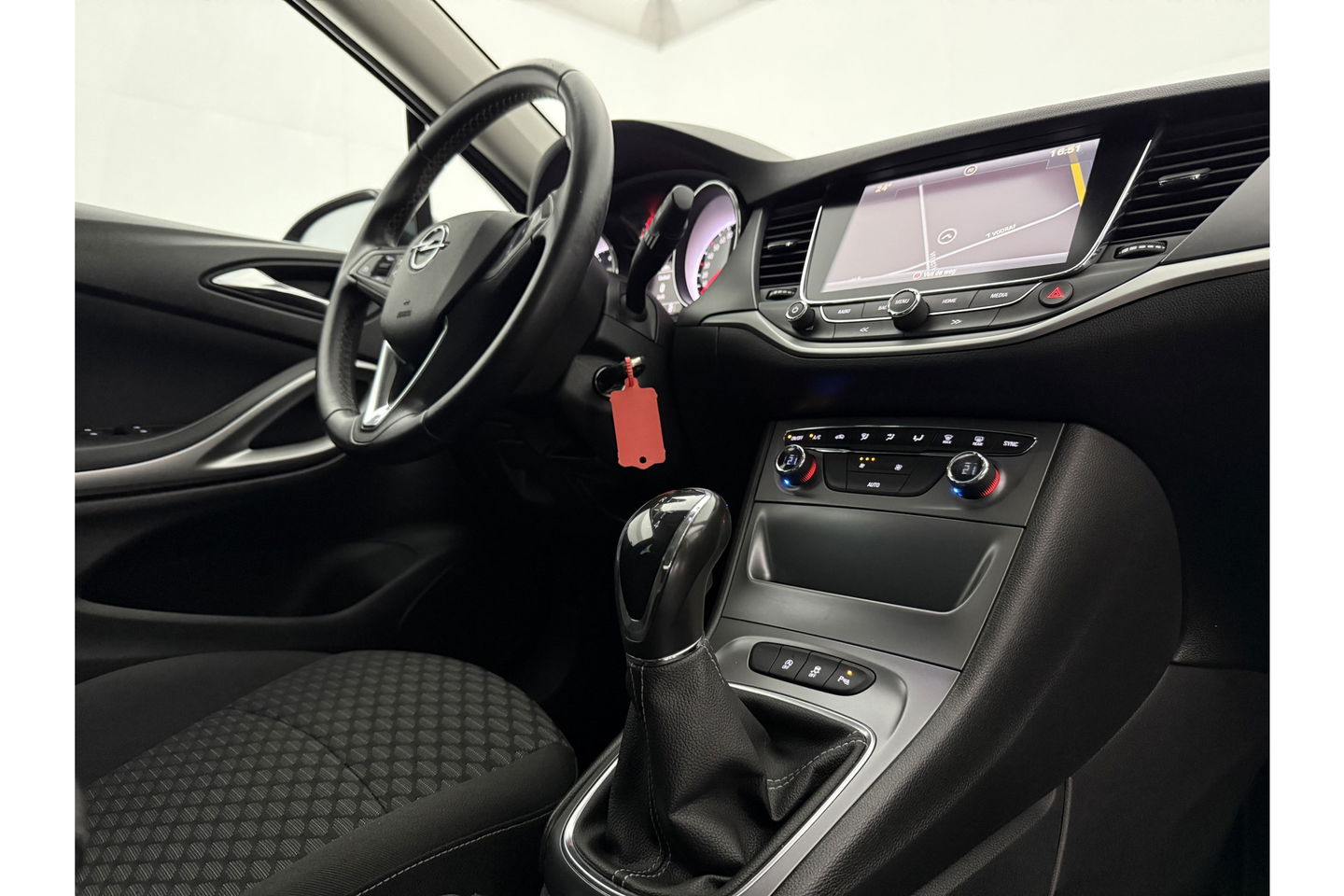 Opel Astra 1.0 Online Edition Clima Carplay Cruise LED Trekhaak Navi PDC 16''LMV