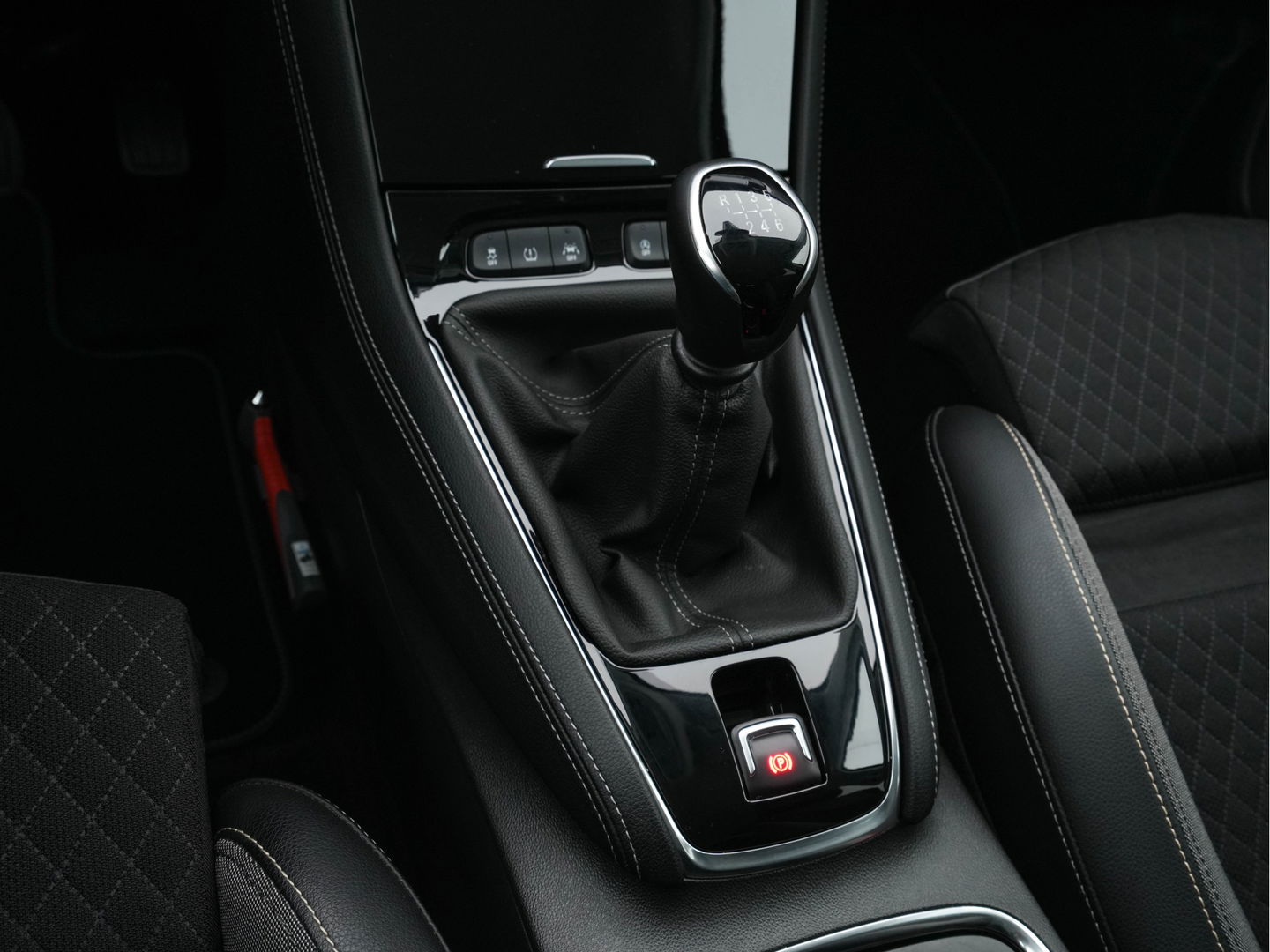 Opel Grandland X 1.2 Turbo Business Executive+-Pack LEATHER-MICROFIBRE | FULL-LED | NAVI-FULLMAP | CAMERA | KEYLESS | DAB+ | ERGONOMIC-SPORT-SEATS | ECC | PDC | CRUISE | 17''ALU*