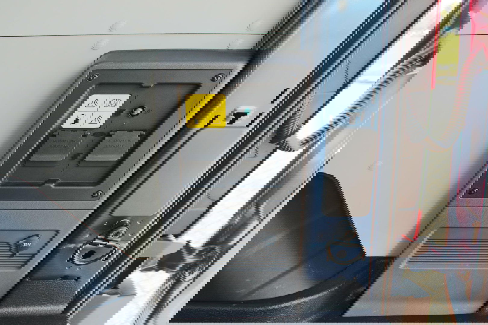 Ford E-Transit 350 L2H2 Trend 68 kWh Pro Power on board, Navigatie, Adaptieve Cruise, 360 camera