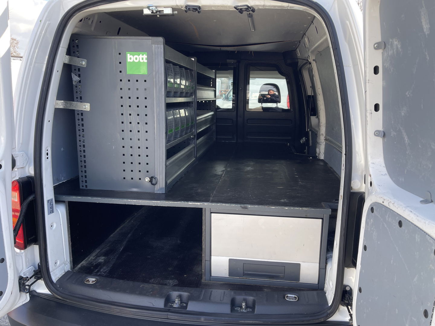 Volkswagen Caddy 2.0 TDI 102pk L2H1 BMT Maxi Comfortline / vaste prijs rijklaar € 14.950 ex btw / lease vanaf € / airco / cruise / imperial / Bott ingerichte laadruimte / trekhaak !