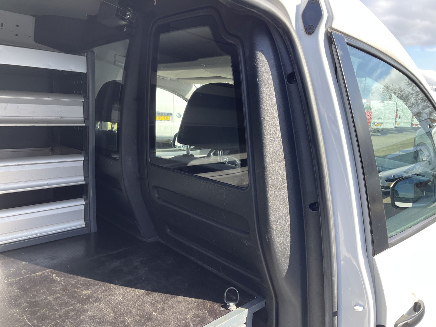 Volkswagen Caddy 2.0 TDI 102pk L2H1 BMT Maxi Comfortline / vaste prijs rijklaar € 14.950 ex btw / lease vanaf € / airco / cruise / imperial / Bott ingerichte laadruimte / trekhaak !
