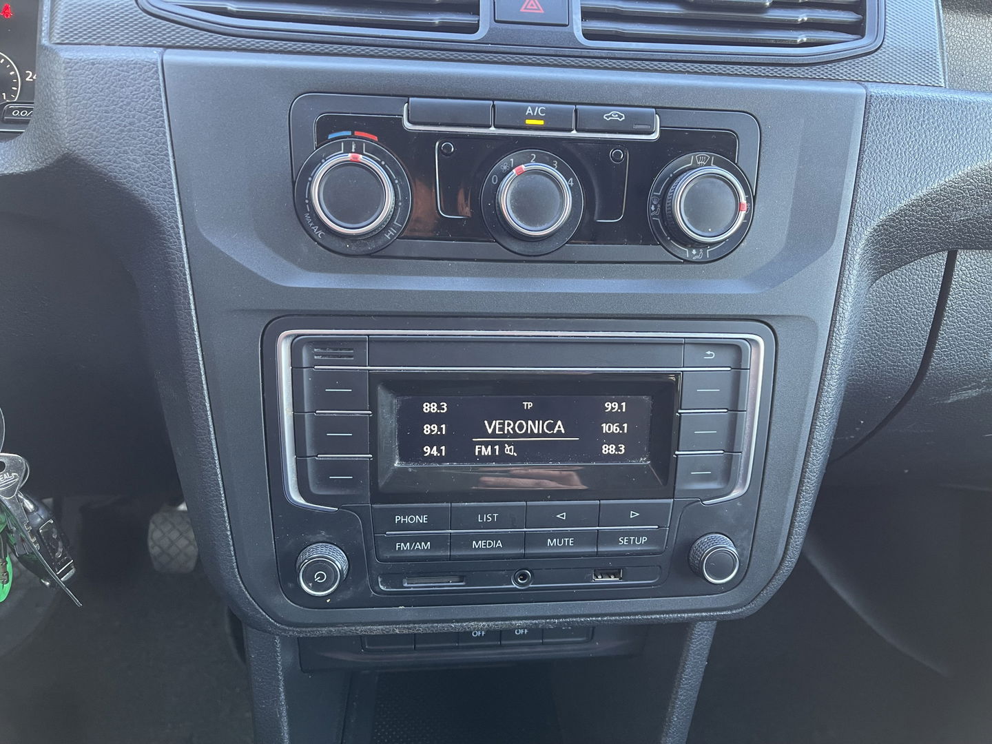 Volkswagen Caddy 2.0 TDI 102pk L2H1 BMT Maxi Comfortline / vaste prijs rijklaar € 14.950 ex btw / lease vanaf € / airco / cruise / imperial / Bott ingerichte laadruimte / trekhaak !