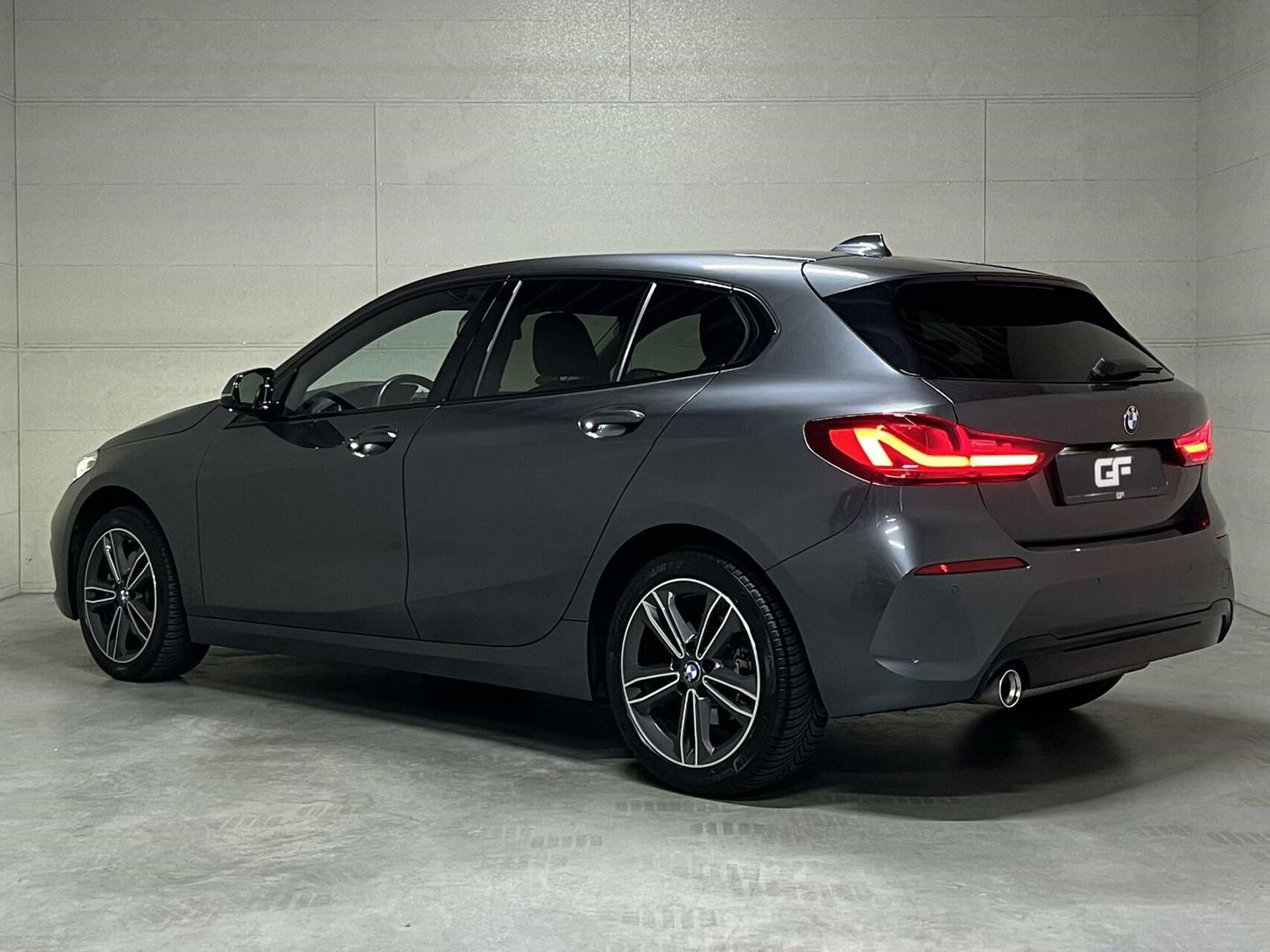 BMW 1 Serie 118i Sport Navi Cruise CarPlay Sfeerver Trek NAP