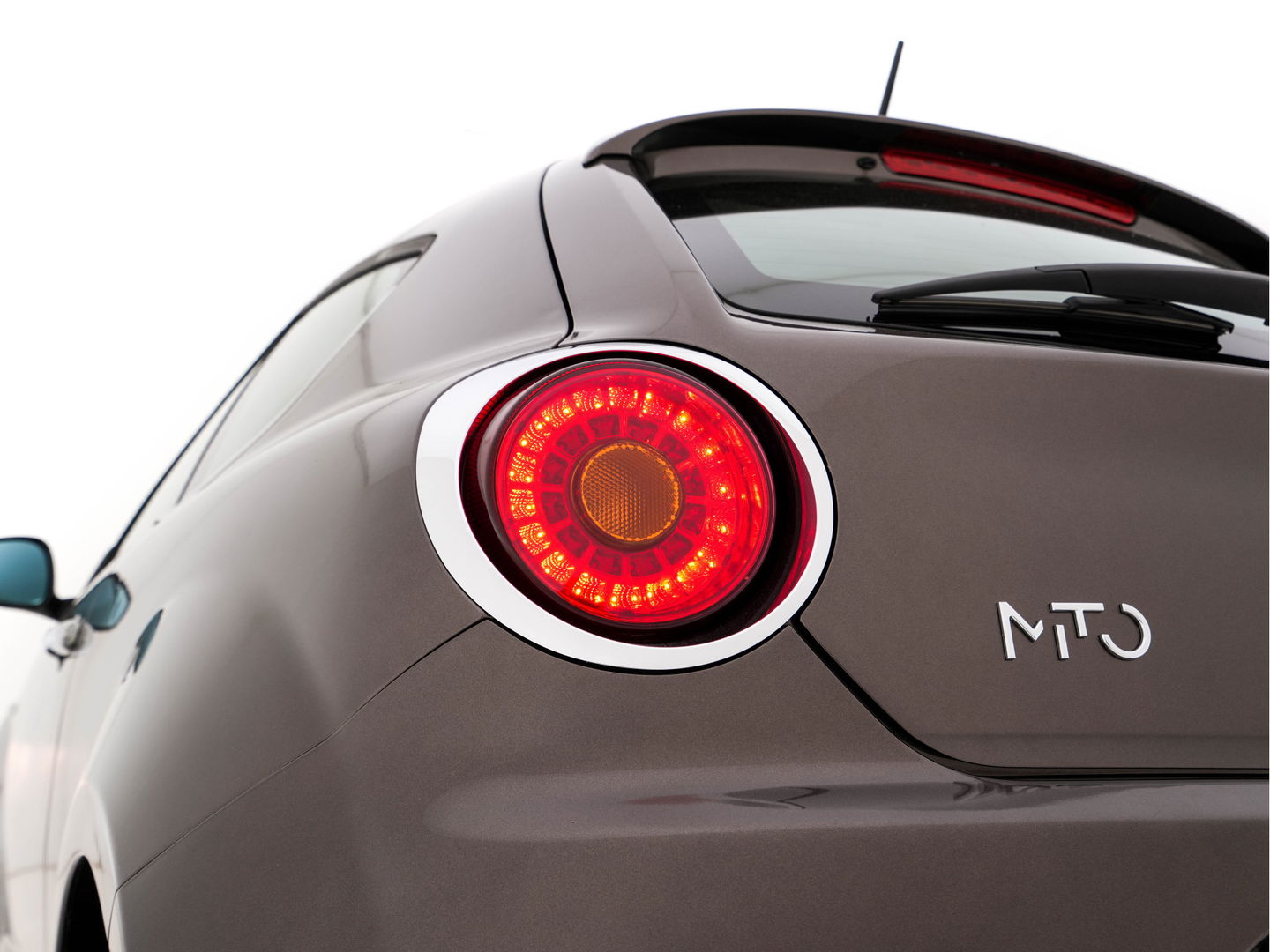 Alfa Romeo MiTo 1.3 JTDm ECO Distinctive Premium-Pack *NAVI-FULLMAP | FULL-LEATHER | ECC | PDC | CRUISE | SPORT-SEATS | 15"ALU *