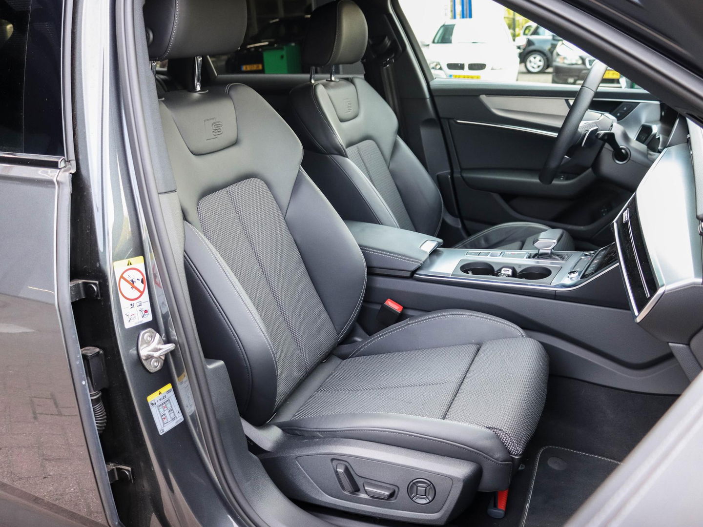 Audi A6 Avant 50 TFSI e Quattro S edition 300PK | slechts 17.000km!