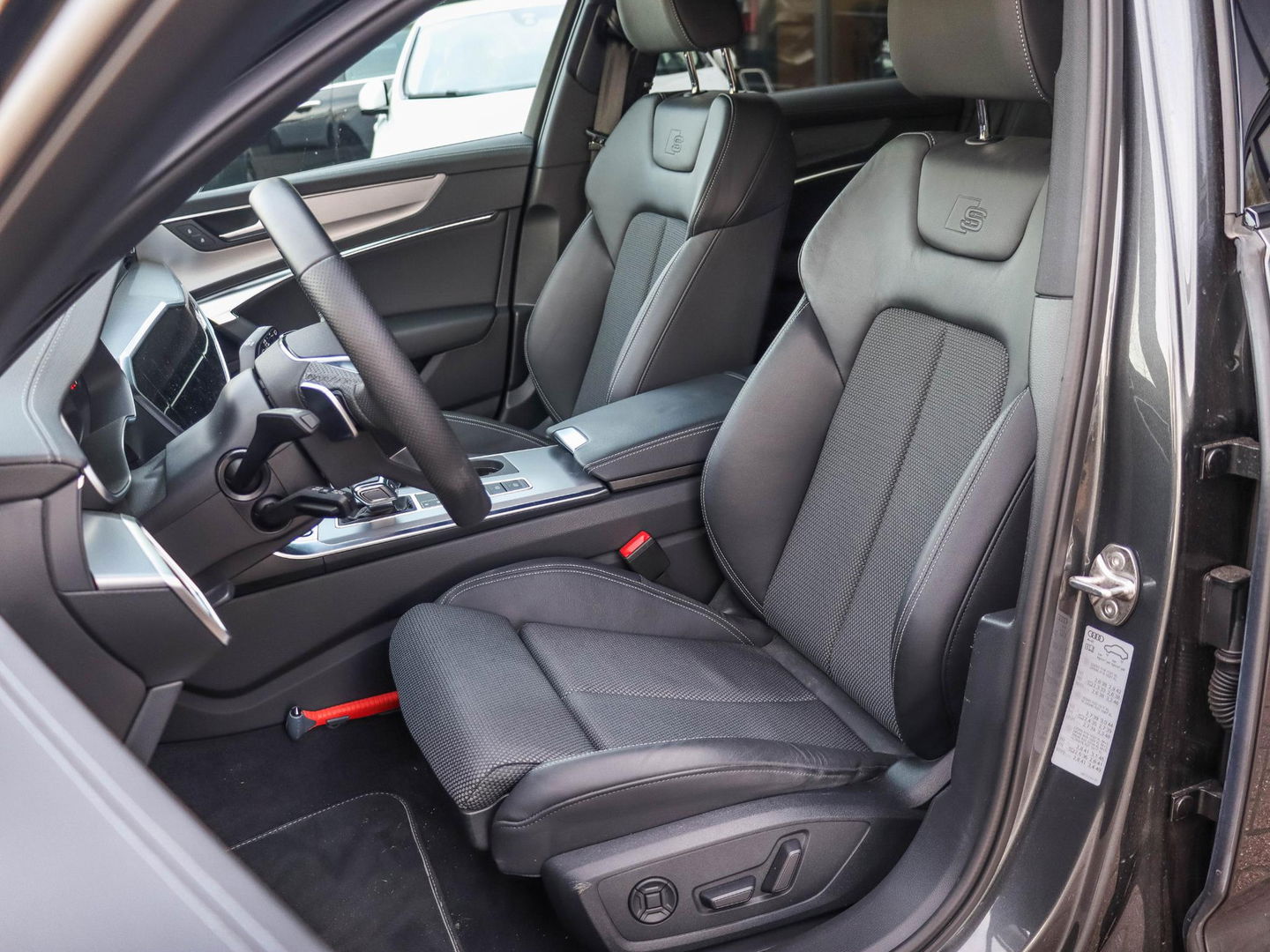 Audi A6 Avant 50 TFSI e Quattro S edition 300PK | slechts 17.000km!