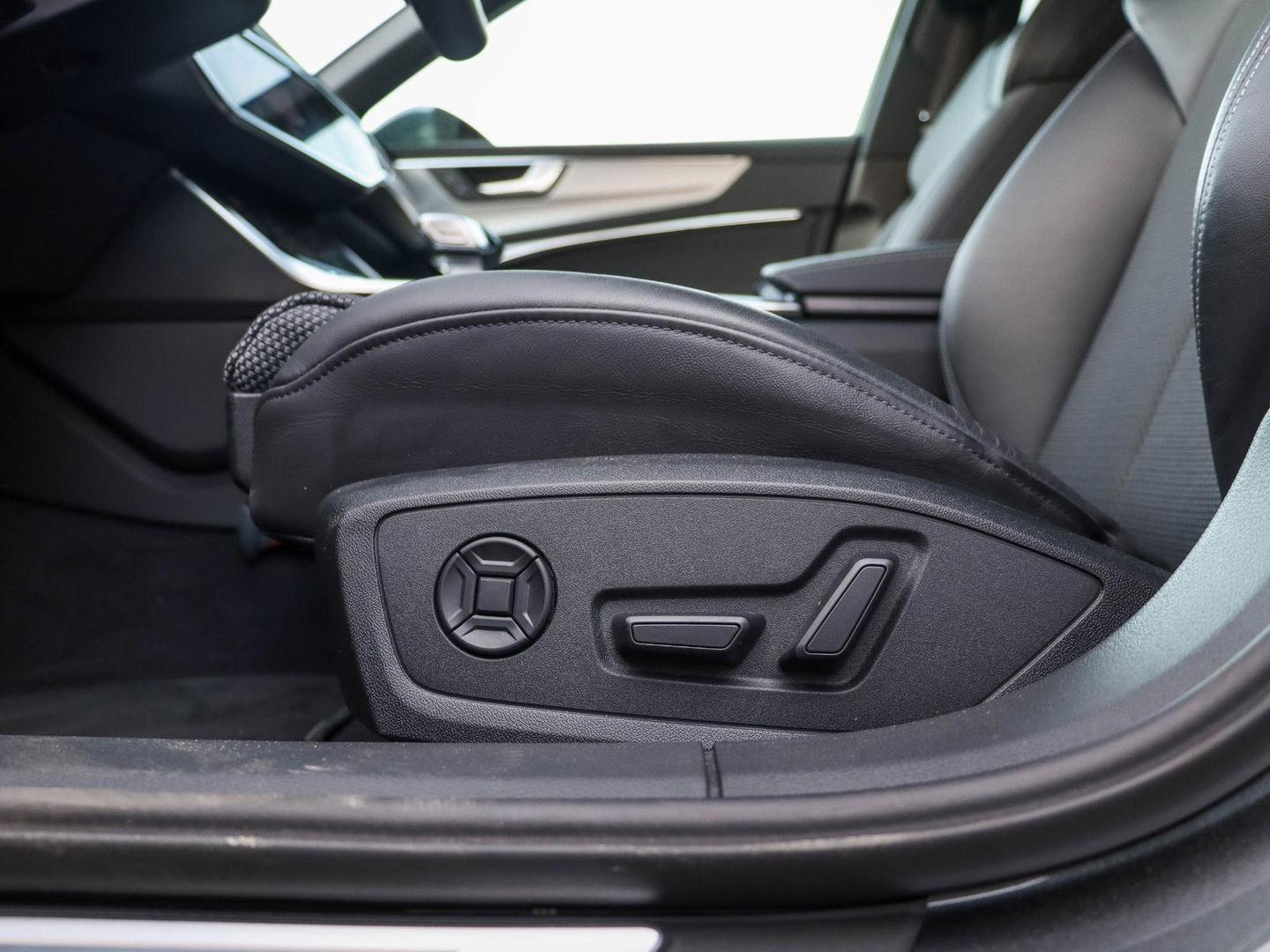 Audi A6 Avant 50 TFSI e Quattro S edition 300PK | slechts 17.000km!