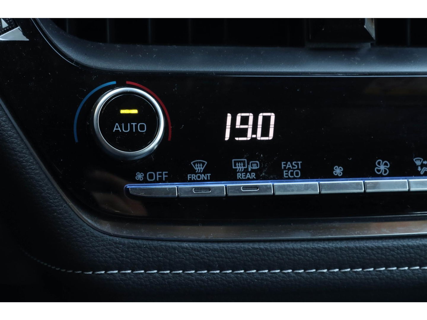Toyota Corolla Touring Sports 1.8 Hybrid Business | Navigatie | Camera | Climate Control