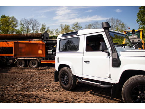 Land Rover Defender 2.2 D HT 90" E