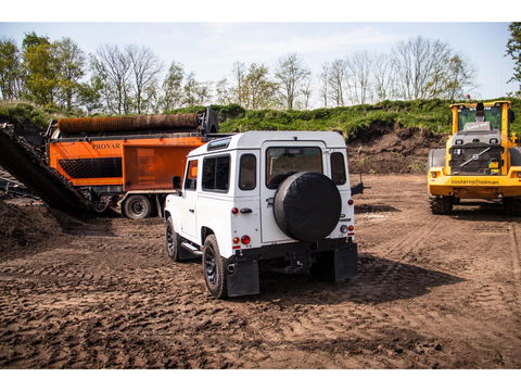 Land Rover Defender 2.2 D HT 90" E