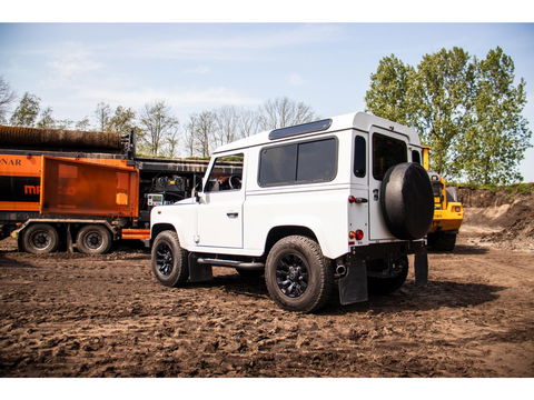 Land Rover Defender 2.2 D HT 90" E