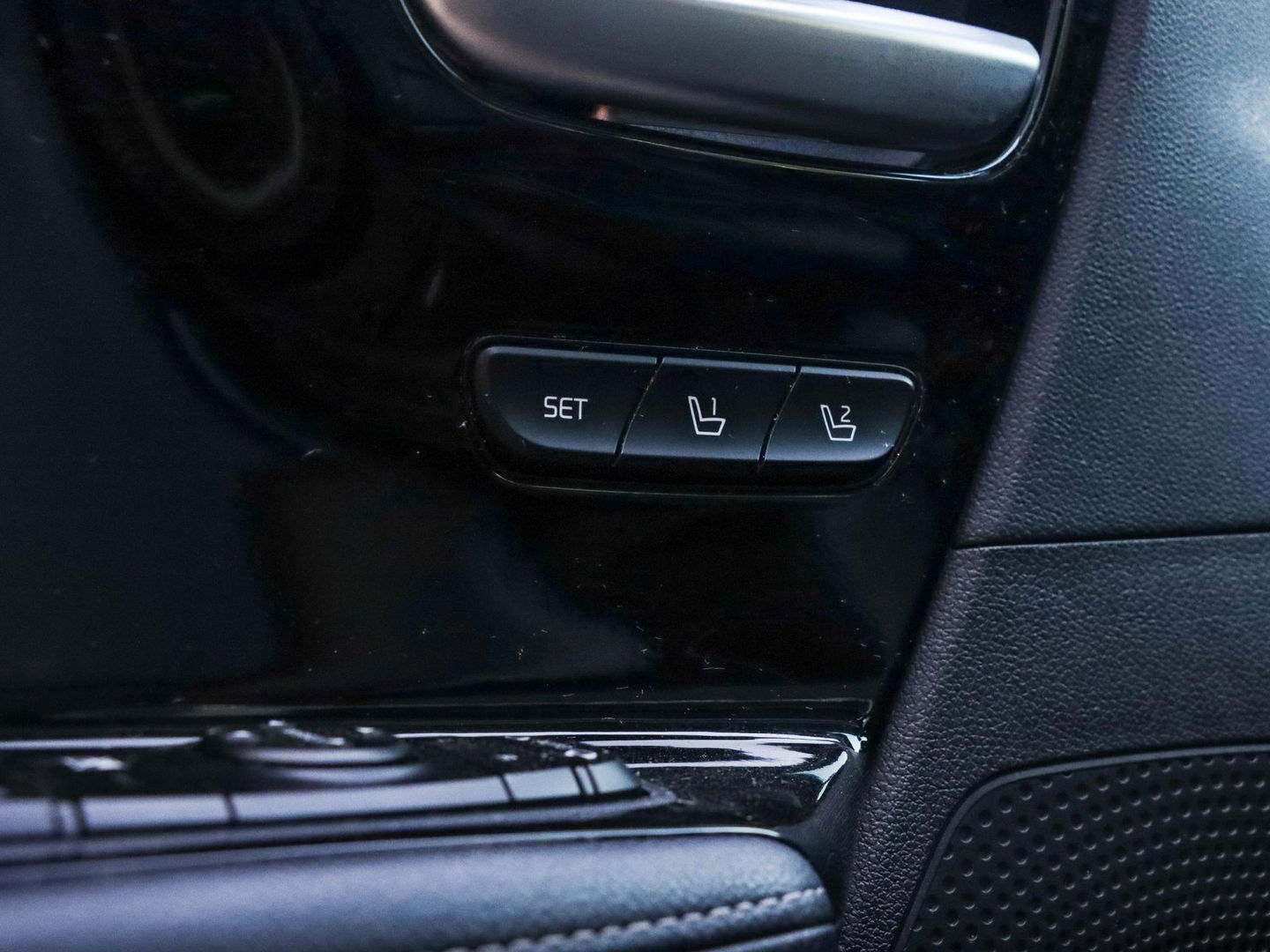 Kia Niro 1.6 GDi Hybrid ExecutiveLine | JBL | Stoelkoeling/verwarming | Leder | Memory | Zeer compleet!