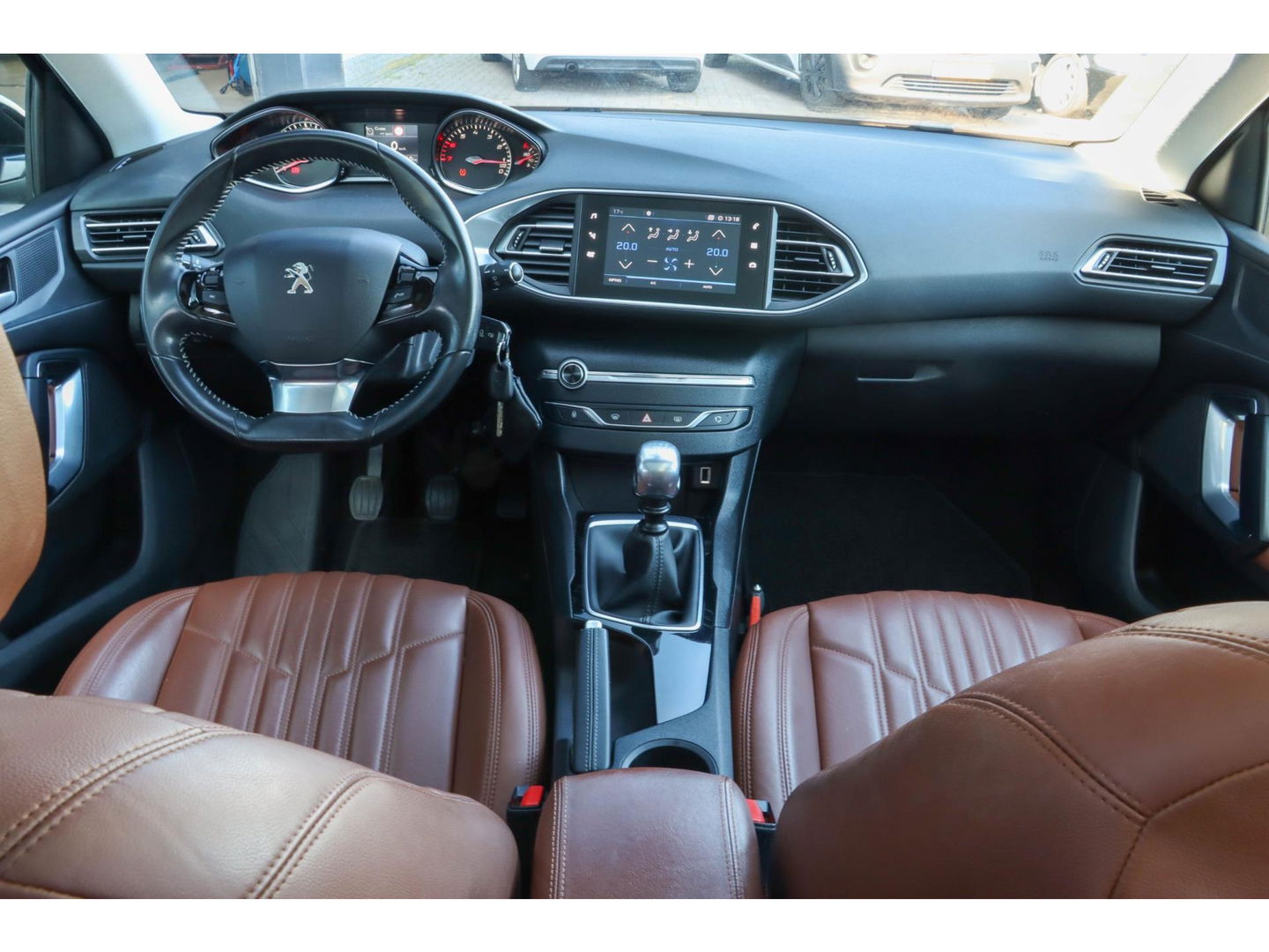 Peugeot 308 SW 1.2 PureTech Executive | Panodak | Leer |
