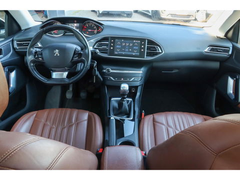 Peugeot 308 SW 1.2 PureTech Executive | Panodak | Leer |
