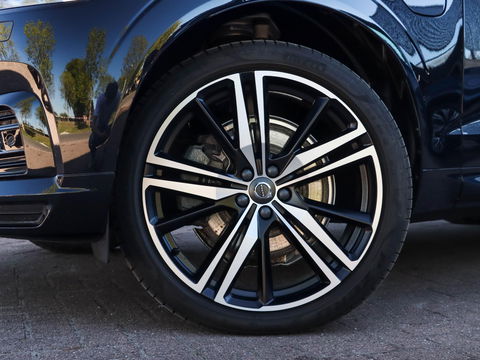 Volvo XC60 2.0 T8 AWD R-Design | Panodak | 21 inch | Luchtvering | HUD | 38.000km!