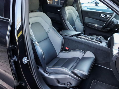Volvo XC60 2.0 T8 AWD R-Design | Panodak | 21 inch | Luchtvering | HUD | 38.000km!