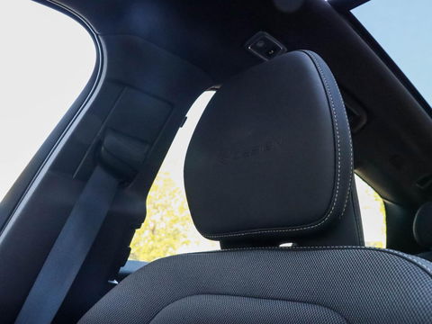 Volvo XC60 2.0 T8 AWD R-Design | Panodak | 21 inch | Luchtvering | HUD | 38.000km!