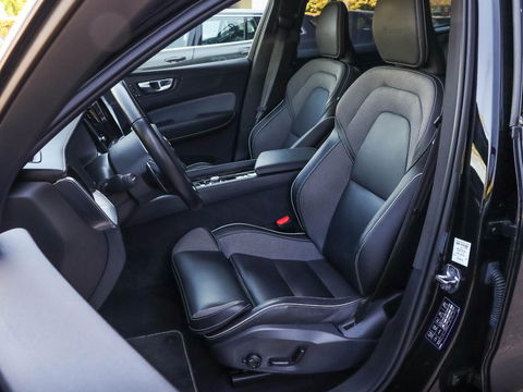 Volvo XC60 2.0 T8 AWD R-Design | Panodak | 21 inch | Luchtvering | HUD | 38.000km!