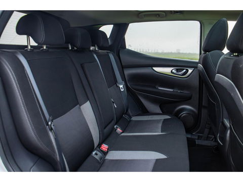 Nissan QASHQAI 1.2 N-Connecta | Pano.dak | Trekhaak | Camera