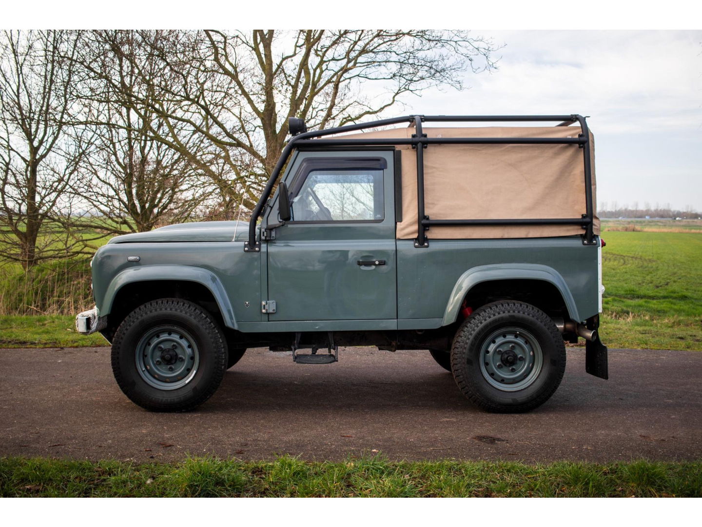 Land Rover Defender 2.2 D HT 90" SE | Cabriolet | 2 persoons