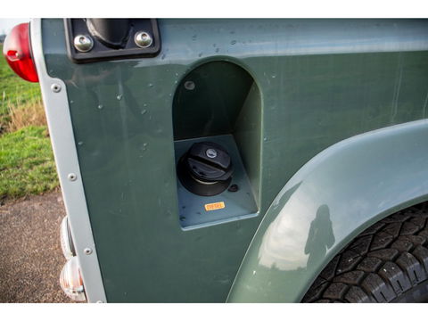 Land Rover Defender 2.2 D HT 90" SE | Cabriolet | 2 persoons