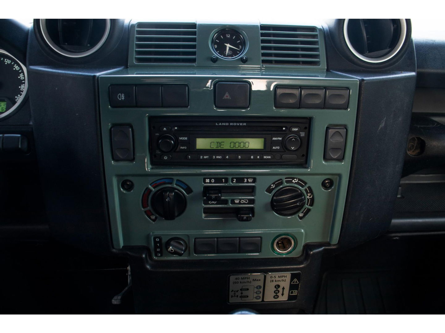 Land Rover Defender 2.2 D HT 90" SE | Cabriolet | 2 persoons