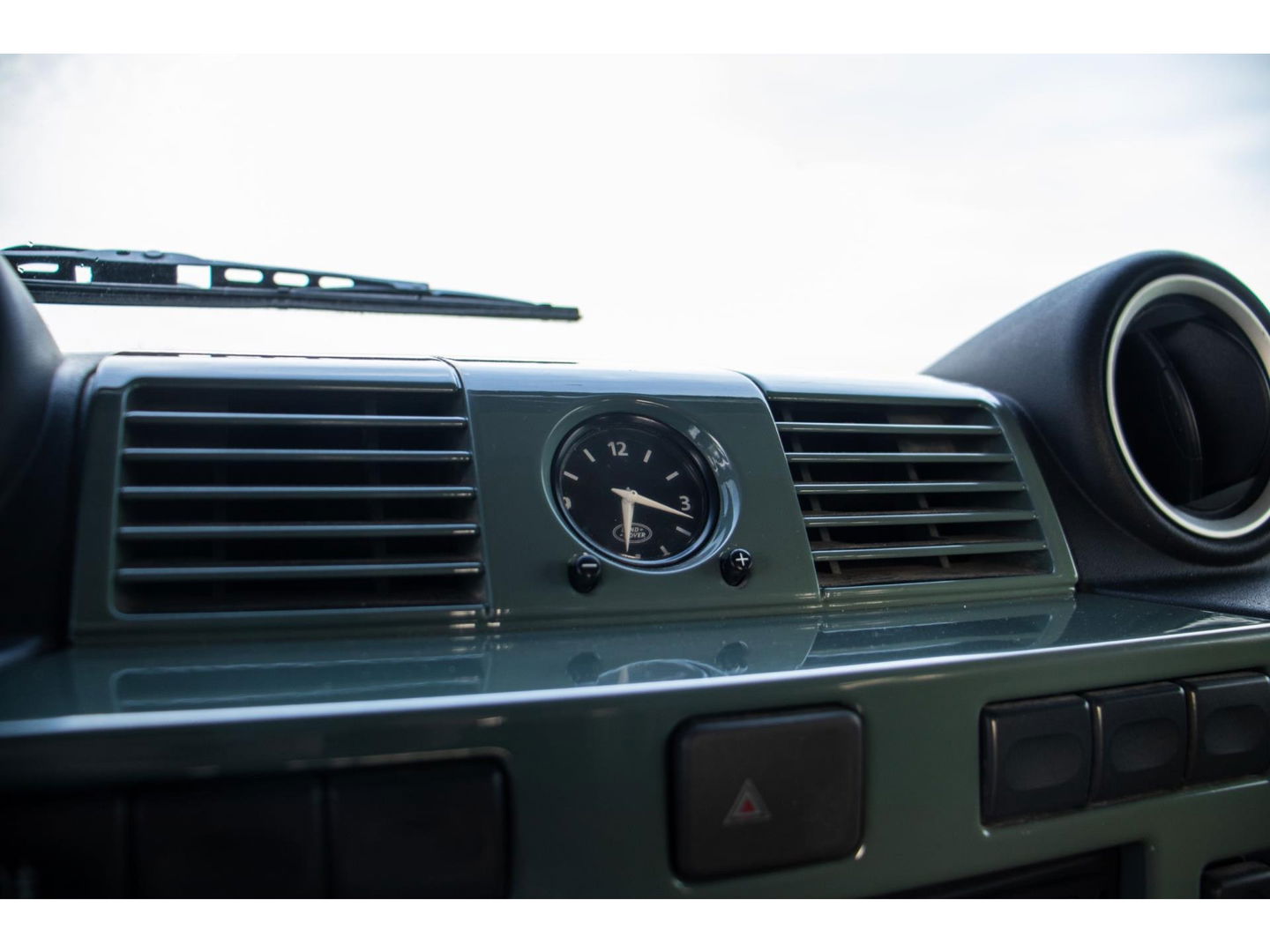 Land Rover Defender 2.2 D HT 90" SE | Cabriolet | 2 persoons