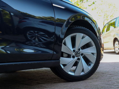 Volkswagen Golf 1.5 eTSI Style DSG 150PK | 17 inch | IQ Light | Alcantara | Memory | Camera